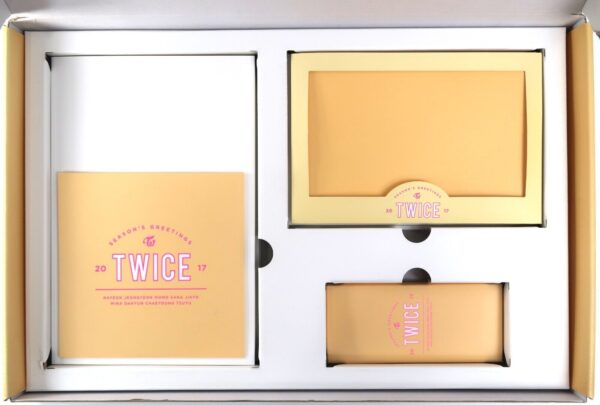 10-7783.jpg Twice 2017 Season's Greetings Goods Set