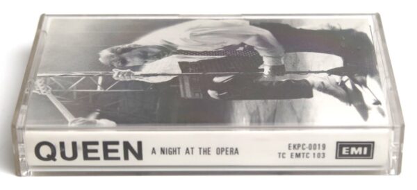 10-877.jpg Queen - A Night At The Opera Korean Cassette Tape Album Korea