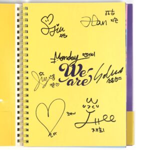 IMG_0298 Weeekly - We Are Signed Autographed CD 1st Mini Album Promo K-pop 2020