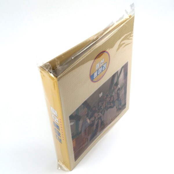 IMG_3346 Twice Fashion Club University Photocard Binder New Sealed