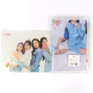 IMG_7831 IZ*ONE Online Concert One, The Story MD Fabric Poster + Bromide Set Izone