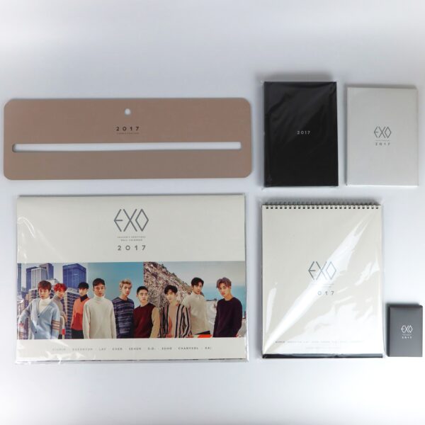 IMG_0065 Exo 2017 Season's Greetings Complete Set Calendar