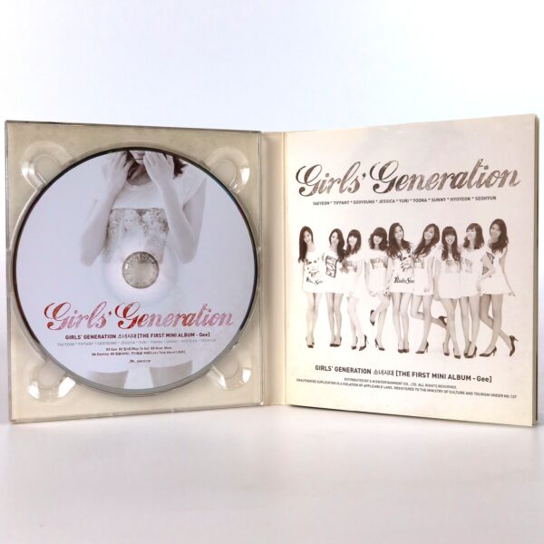 IMG_1078 Girls' Generation - Gee First Mini Album CD K-Pop 2009