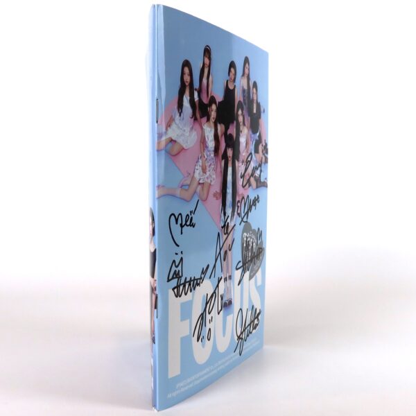 Hearts2Hearts - Focus 1st Mini Album Signed Autographed CD Promo 2025 K-Pop