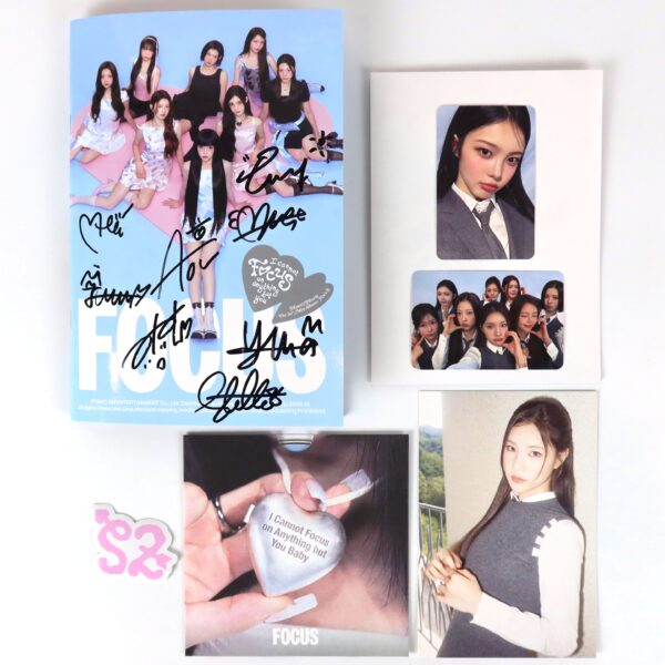 Hearts2Hearts - Focus 1st Mini Album Signed Autographed CD Promo
